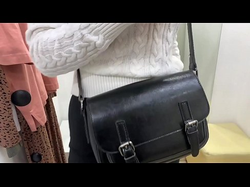❤️ Masturbasi publik dari jalang muda FeralBerry dengan dildo di kamar pas ️❌ Video porno di porno id.123sex.ru ❤